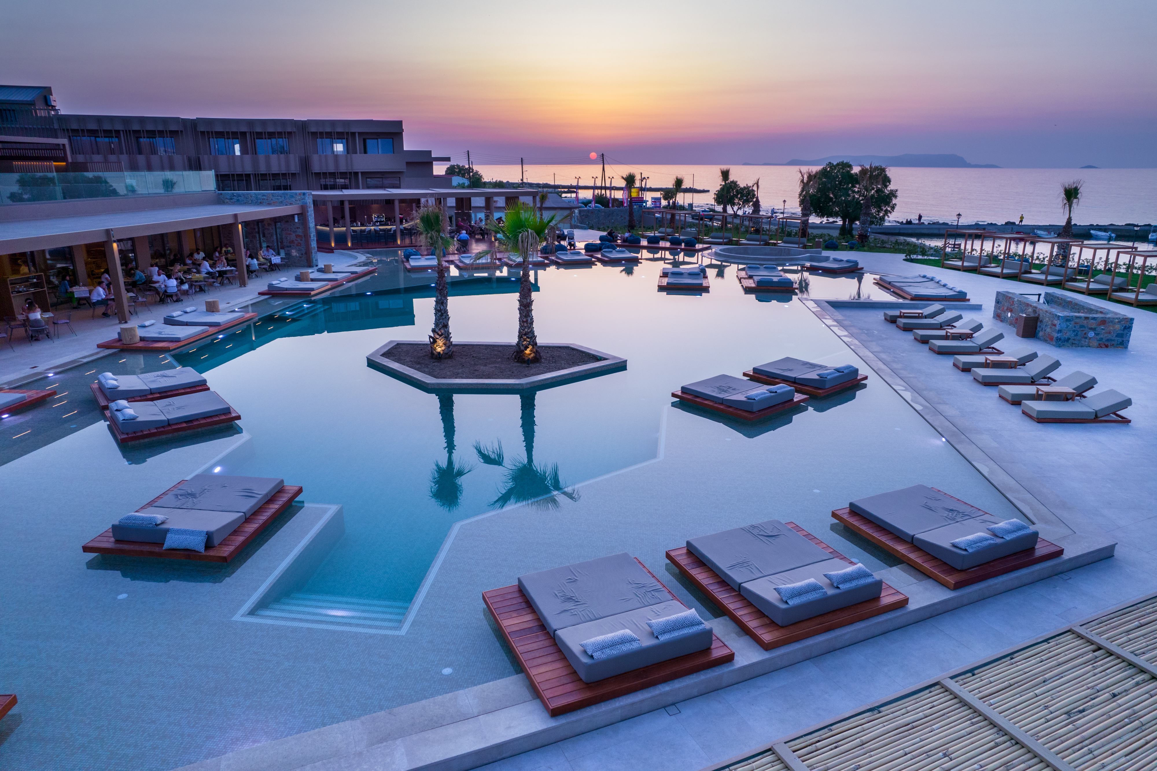 Main Pool Lounge (11)