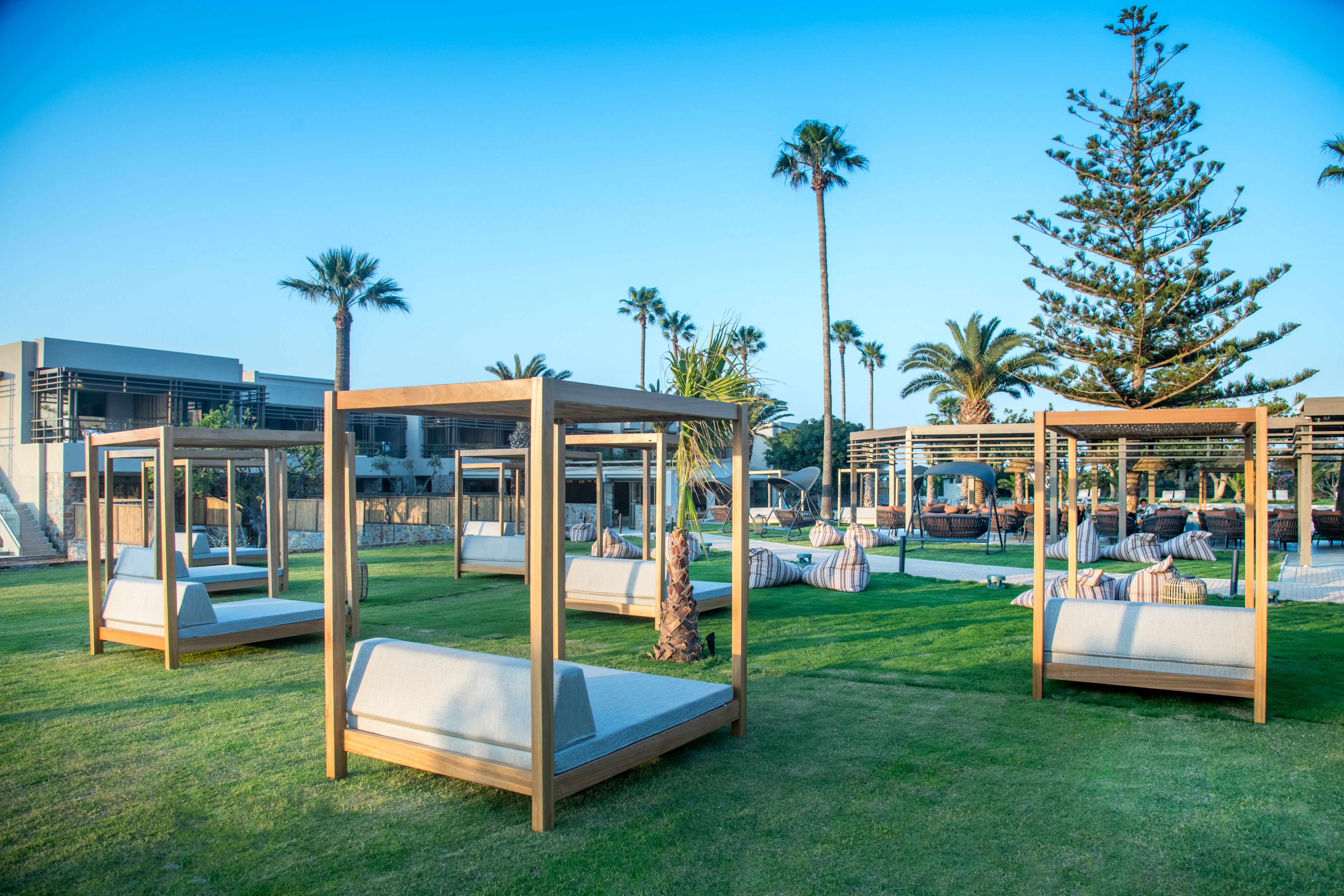 Main Pool Lounge (10)